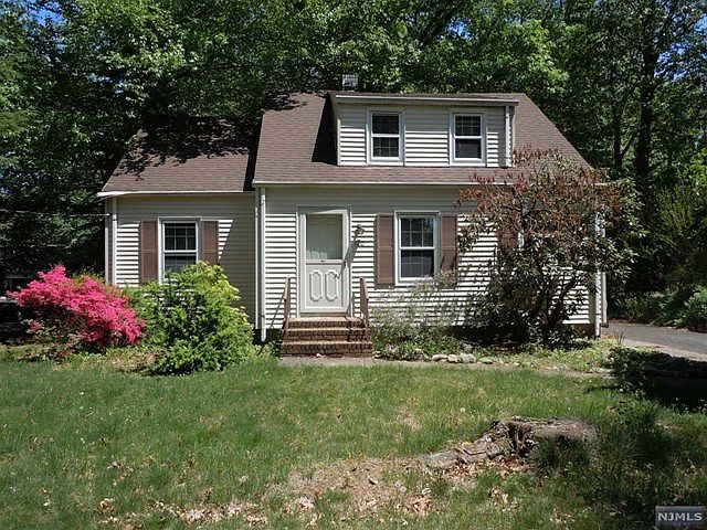 2nd image of 120 Grove St