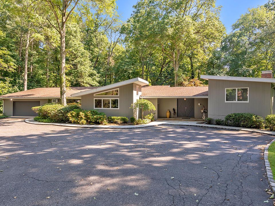 1st image of 25 Twin Ponds Ln