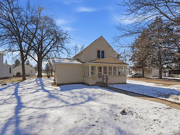 2nd image of 4 Riverside Ave NE