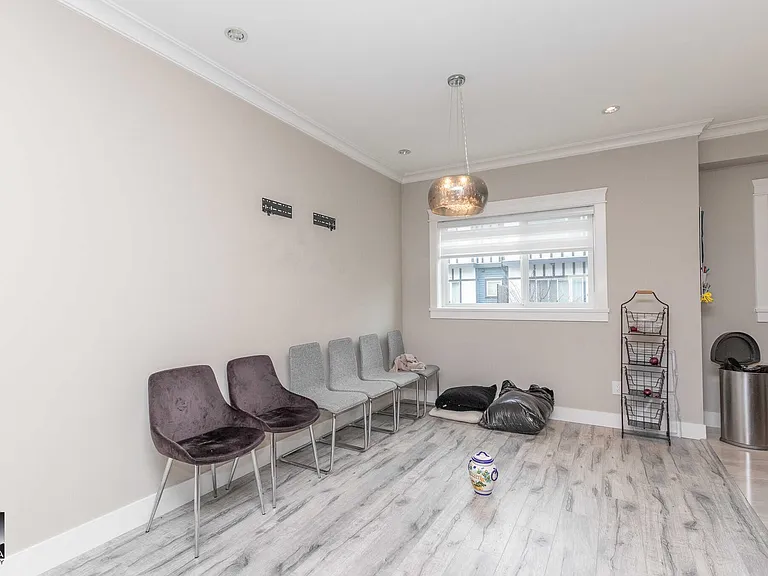 9560 Alexandra Rd #8 — Photo 10