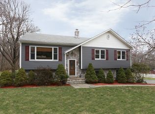 5 Mile Dr, Chester, NJ 07930
