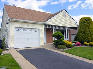 2 Notts Ct, Toms River, NJ