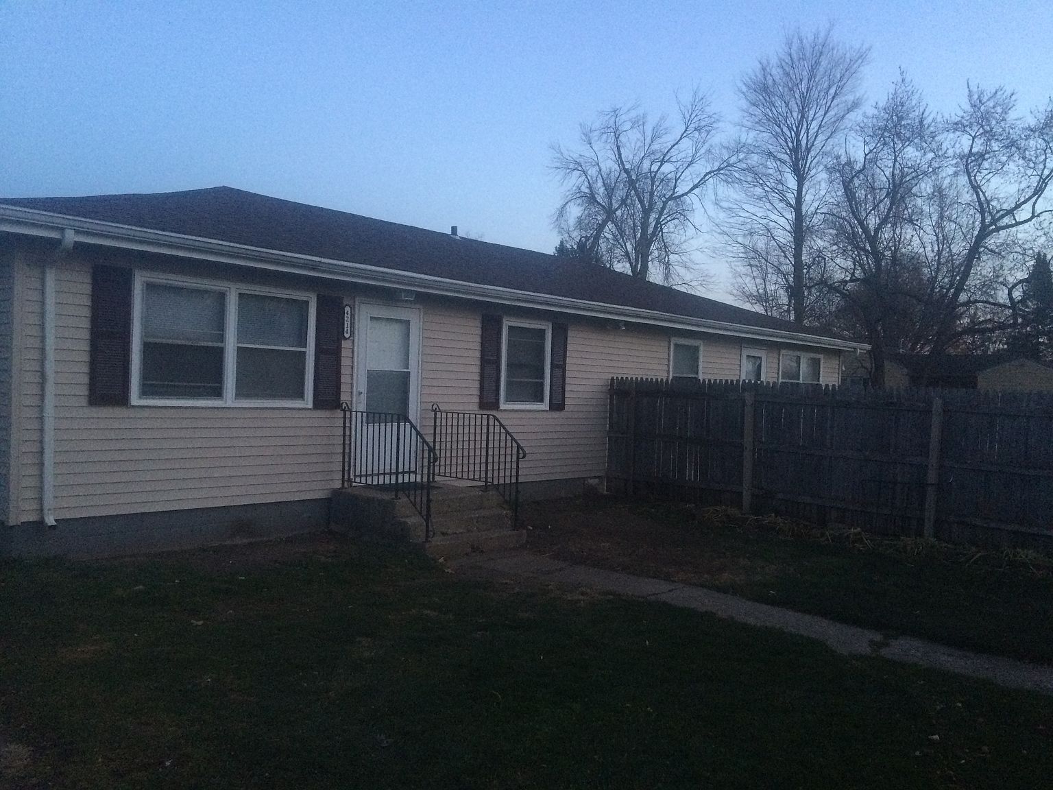 4209 8th St DUPLEX, Rockford, IL 61109 Zillow