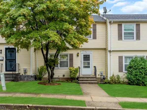 92 Carlton St, East Orange City, NJ 07017