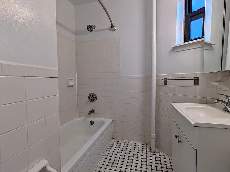 415 E 81st St #4C — Photo 7