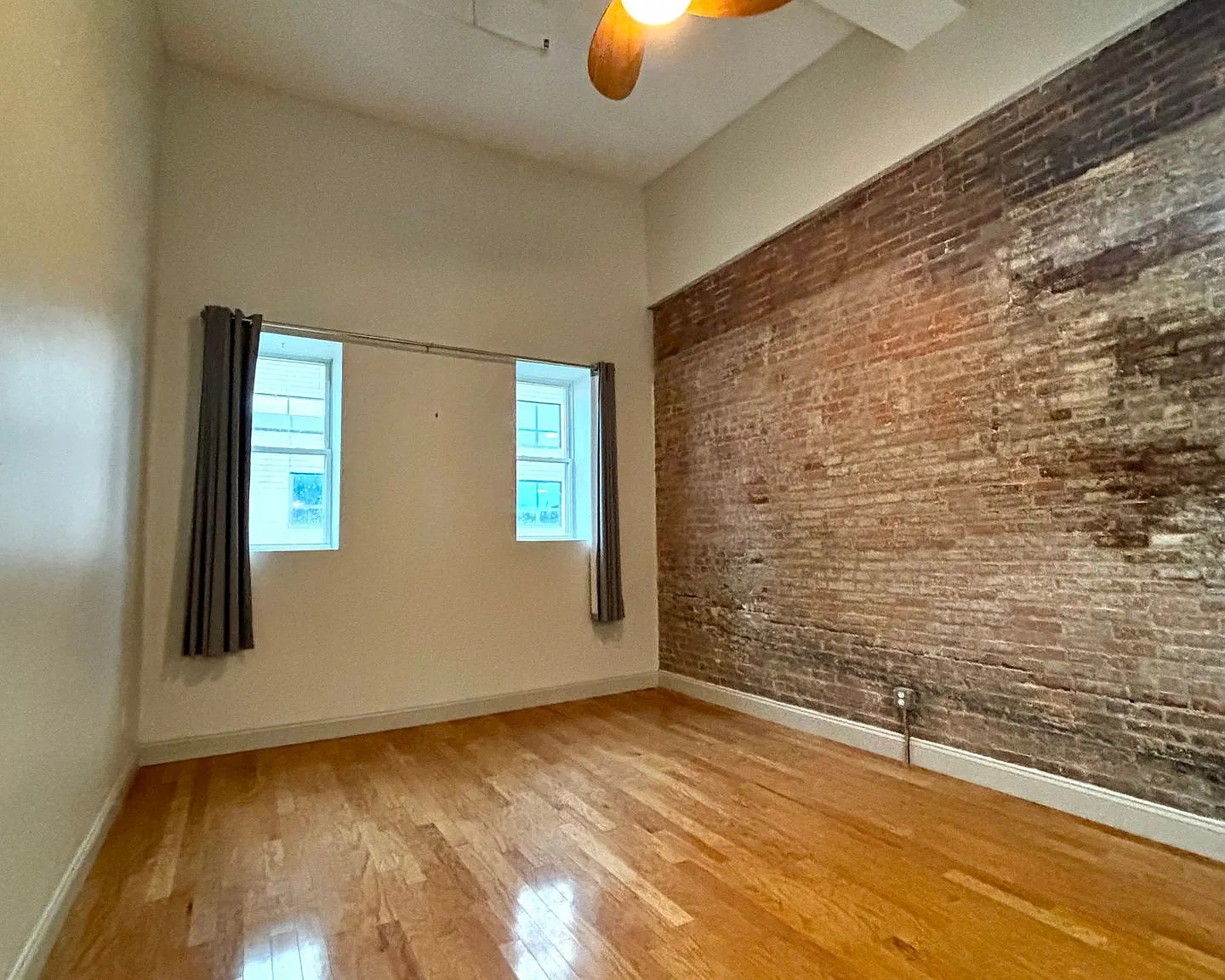 Beautiful Downtown Apartment — Photo 3