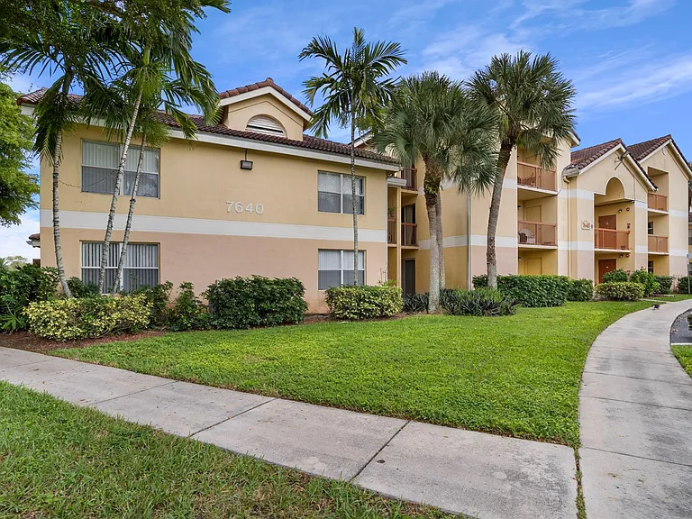 7640 Westwood Dr #411 — Photo 6