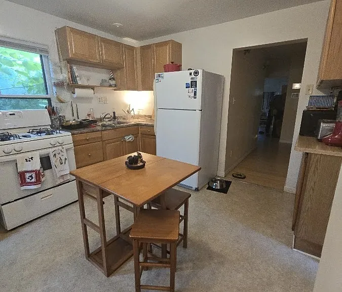 110 E Summit St — Photo 10
