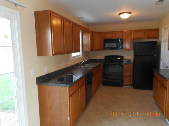 3rd image of 512 Leesburg Dr