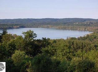 12 W Harbour Rdg #12, Maple City, MI 49664