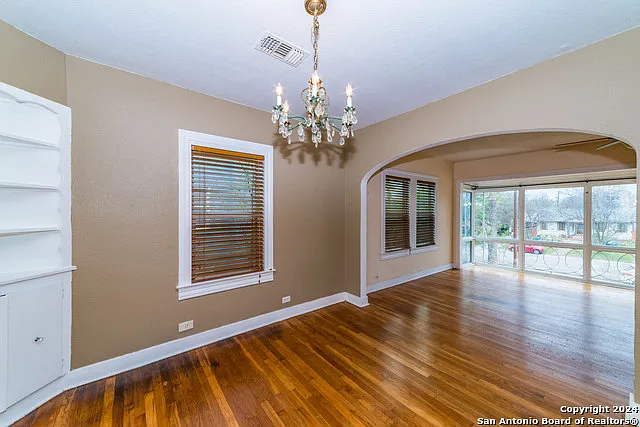 2218 W Mistletoe Ave — Photo 10