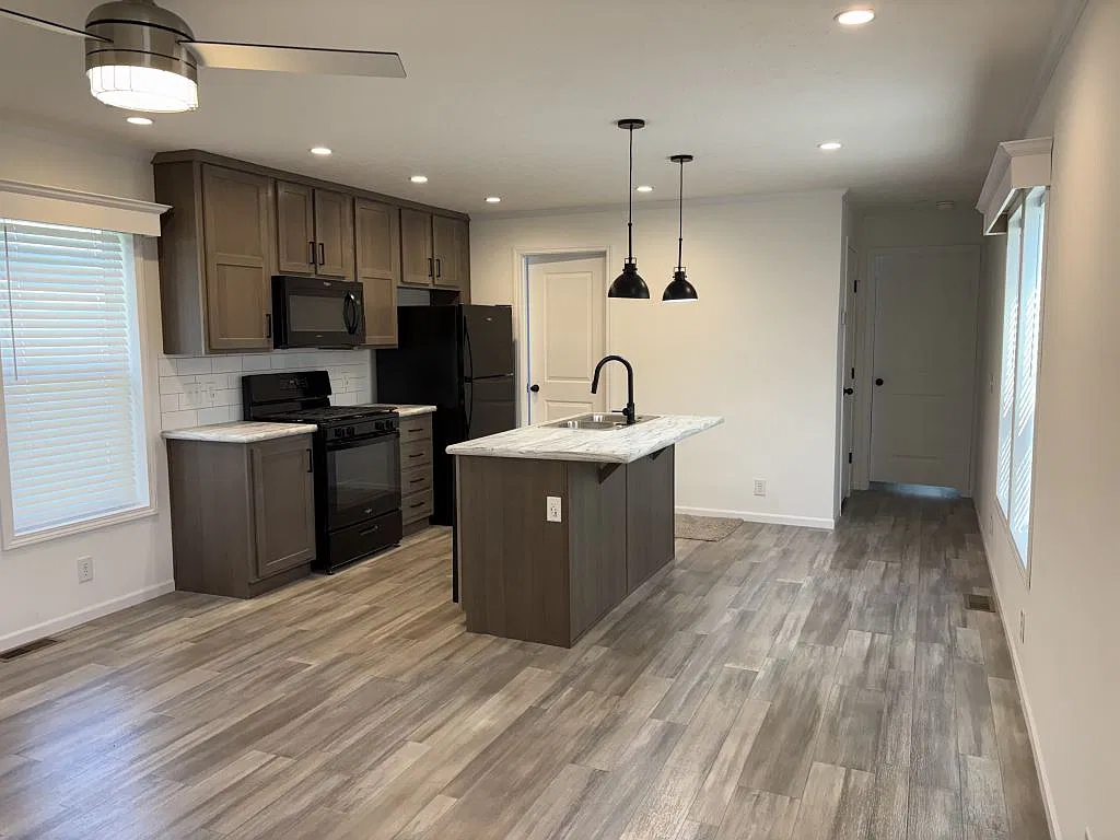 3 bed, 2.0 bath, 991 sqft, $1,754 — Photo 2