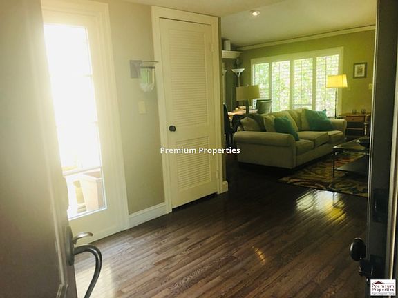 4th image of 572 Rolling Hills Ln