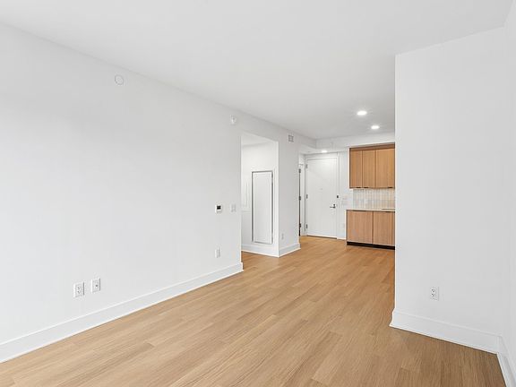 5th image of 499 President St #516