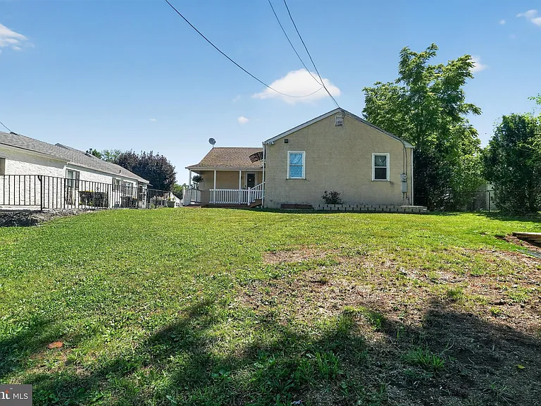137 Walker Ln — Photo 33