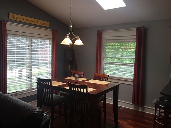 3rd image of 2204 Candlewick Dr SE