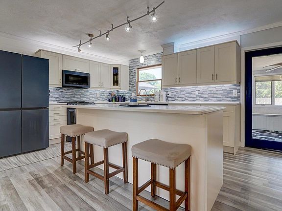2nd image of 3333 Audubon Ave