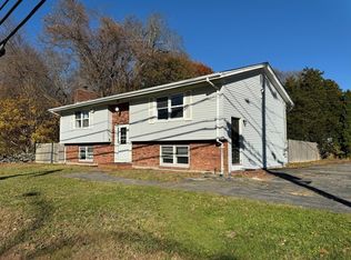 1656 Boston Neck Rd, Saunderstown, RI 02874