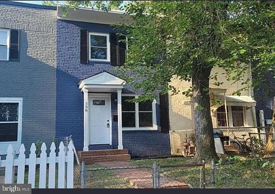 2nd image of 138 Dale St