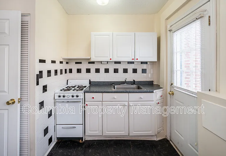 1159 3rd St NE — Photo 9