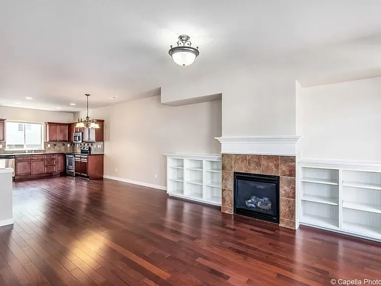 410 NE Patricia Ann Pl — Photo 3