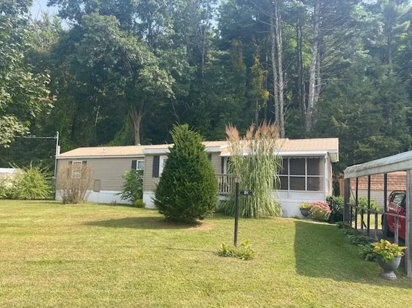 10 Willow Cir, Brimfield, MA 01010