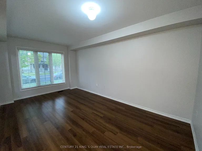 1102 Bur Oak Ave — Photo 2