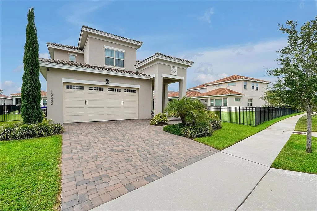 4 bed, 3.0 bath, 2364 sqft, $3,700 — Photo 1