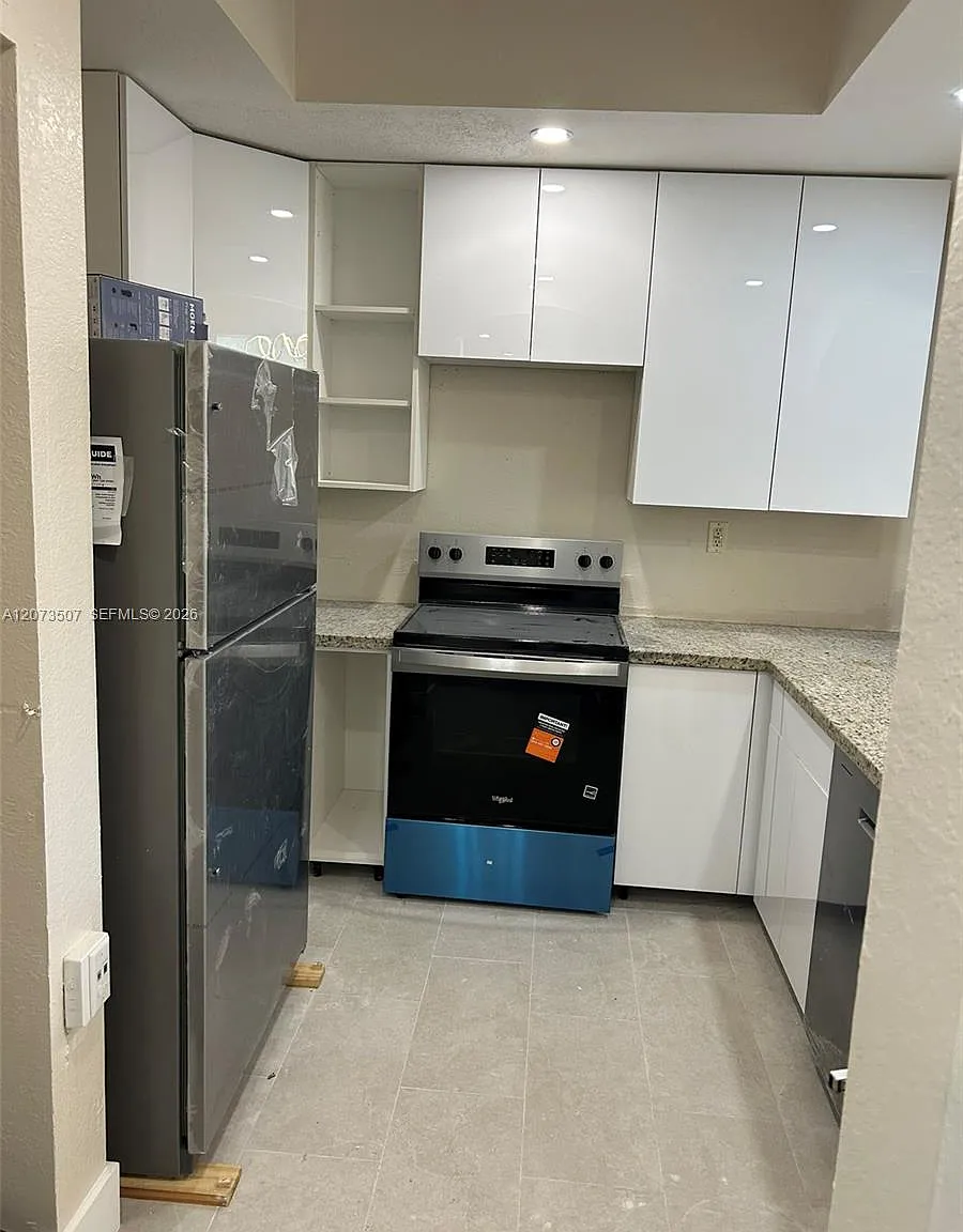 Century Park Condo — Photo 2