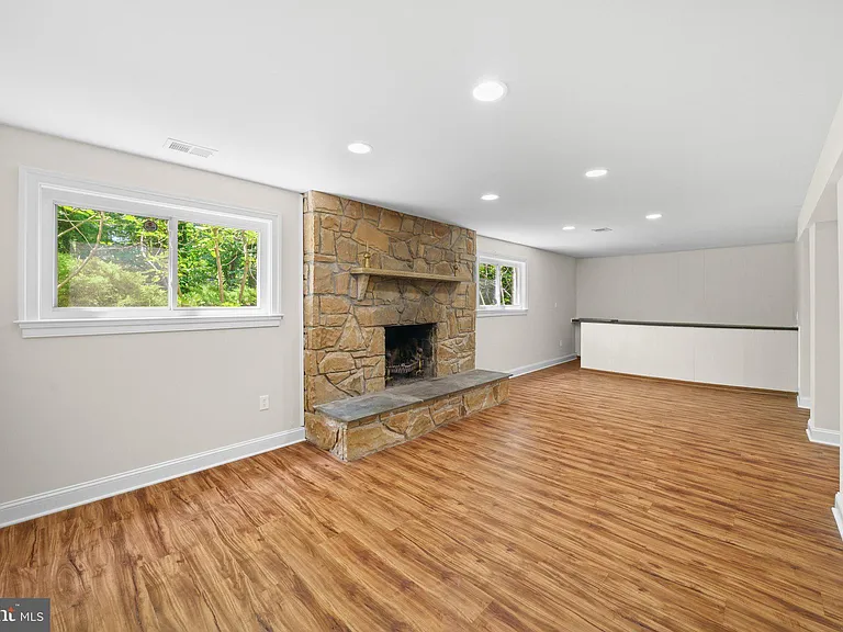 1310 Forestwood Dr — Photo 30