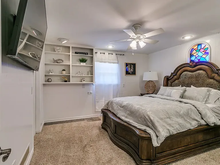 NW 30th Pl — Photo 14