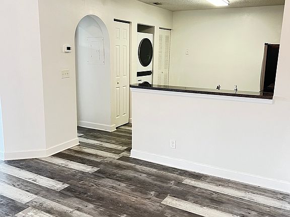 5th image of 5701 Riverside Dr APT 304
