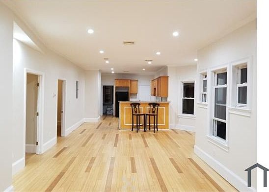 1st image of 9 Landor Rd #3