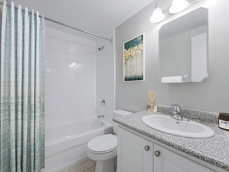 221 Balliol St — Photo 8