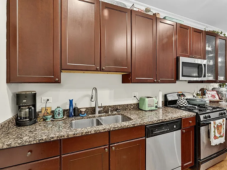 Hinman Court Condos — Photo 29