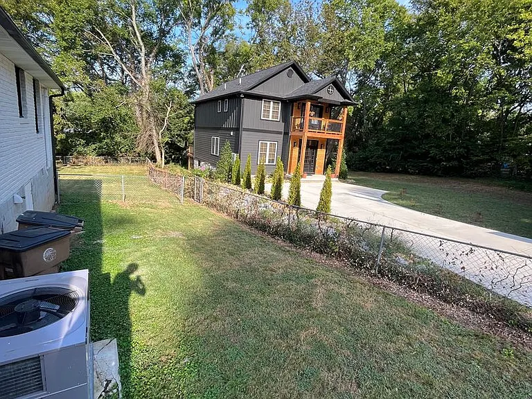 1402 Montgomery Ave #B — Photo 25