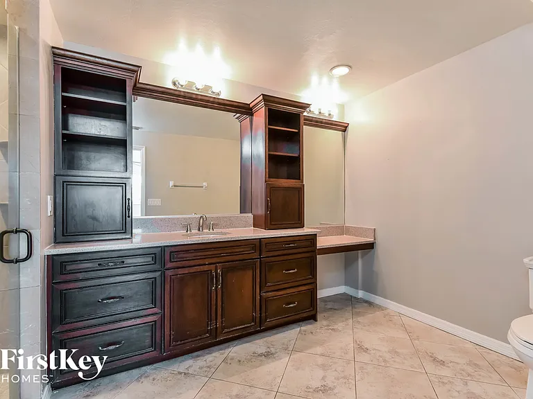 3736 SW Santa Barbara Pl — Photo 9
