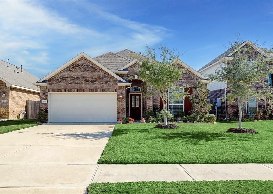 1st image of 205 Brookwood Park Ln