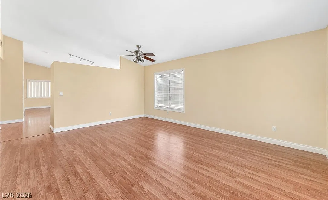 3 bed, 2.0 bath, 1426 sqft, $1,900 — Photo 3
