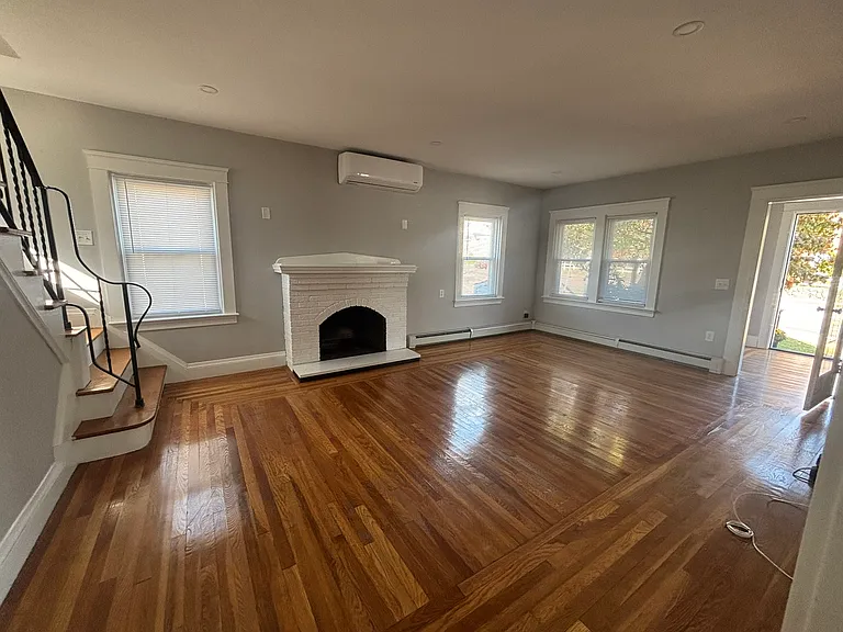 Warwick Ave — Photo 20