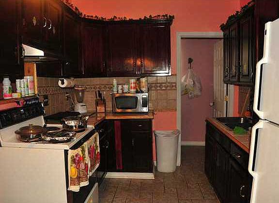3rd image of 135 N Linwood Ave