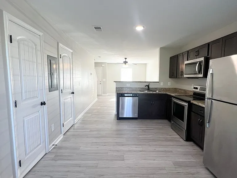 106 Smithson Ct — Photo 11