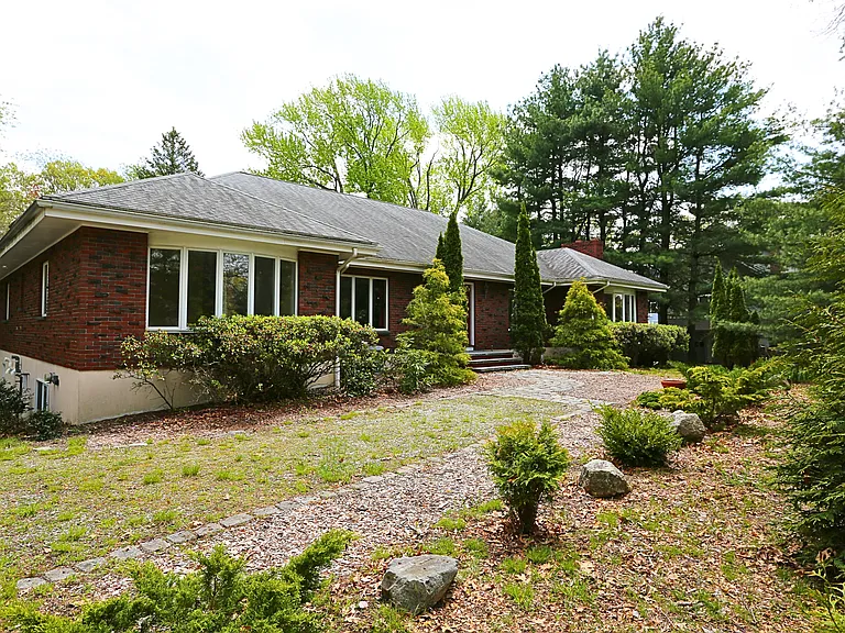 1 Piper Rd — Photo 2