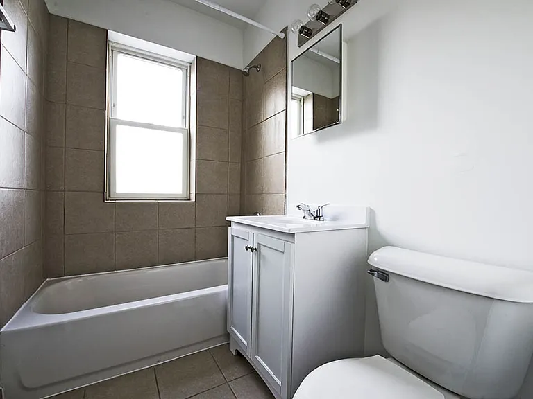 1117 N Lawler Ave — Photo 13