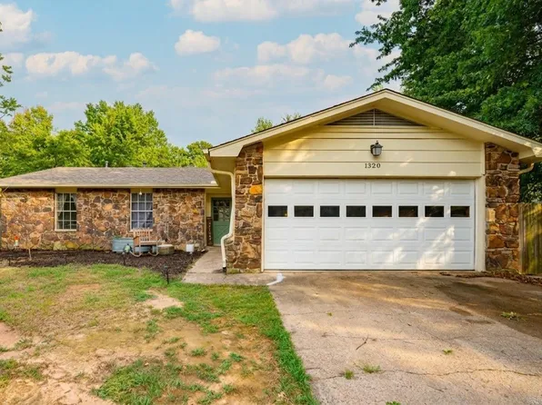 1320 Sunset Dr, Conway, AR 72034