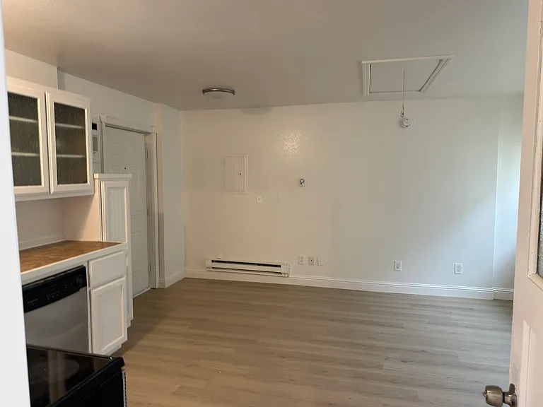 647.5 Cowles Ave #B — Photo 3