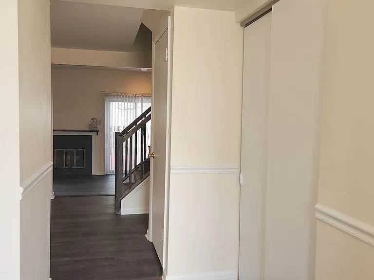 8212 Londonderry Ct — Photo 11