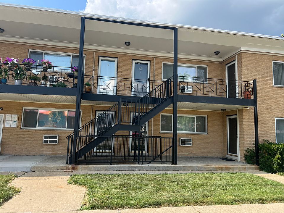 1st image of 590 Yale Ct #203