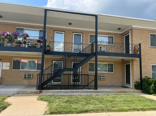 590 Yale Ct #106, Des Plaines, IL 60016