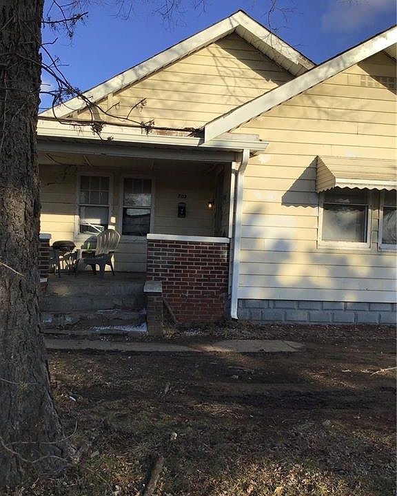 1st image of 703 N Sherman Dr